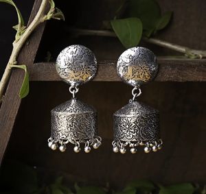 Boucles d'oreilles Jhumka hautement polies oxydées pour femmes Boucles d'oreilles traditionnelles plaquées argent antique Bijoux de mariée légers - Product Image 3