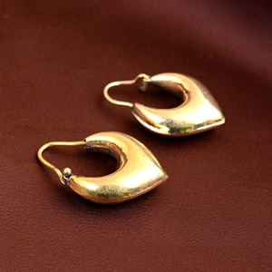 ต่างหูทองเหลืองสีเงินดีไซน์เนอร์ชุบทองลายดอกไม้ที่สวยงามเสื้อทำด้วยมือประดับเพชรและตกแต่งตามธรรมชาติที่ทันสมัย - Product Image 4