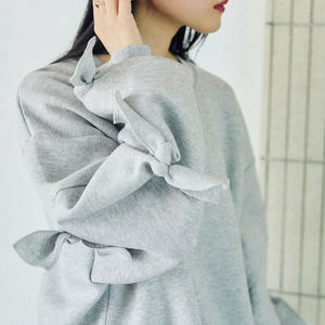 เสื้อสเวตเชิ้ตผ้าฝ้ายสไตล์ลำลองสำหรับผู้หญิง ดีไซน์โบว์ทันสมัย ราคาโรงงานโดยตรง ปี 2026 / เสื้อสเวตเชิ้ตแบบไหล่ตกสั่งทำคุณภาพสูง - Product Image 5