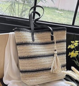 Sac de plage en raphia fait main avec poignées en cuir - Product Image 1