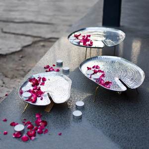 Plateau de service rectangulaire en métal artisanal petit carré doré pour cuisine salle à manger salon - Product Image 4