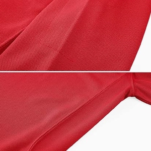 Polo rouge audacieux et élégant, conçu pour un look décontracté, confiant et accrocheur au quotidien, fabriqué en tissu doux. - Product Image 3