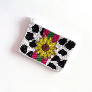 Monedero de diseño floral con cuentas bordadas, monedero hecho a mano con color personalizado para mujeres y niñas - Product Image 2