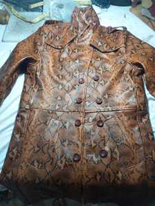 Chaqueta de bombardero larga Vintage hecha a mano para hombre, piel de oveja genuina con diseño de avestruz de serpiente en relieve, logotipo frontal teñido liso - Product Image 3