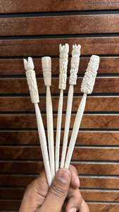 Bâtonnet à cheveux en bois et en os sculpté à la main, écologique, imperméable, style bohème, porte-chignon pour femmes avec logo personnalisé - Product Image 4