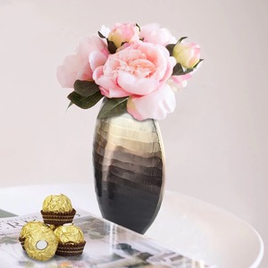 Jarrón con acabado brillante Negro de inspiración vintage con diseño elegante, perfecto para decoración moderna del hogar, mesa de comedor de oficina y entrada - Product Image 4