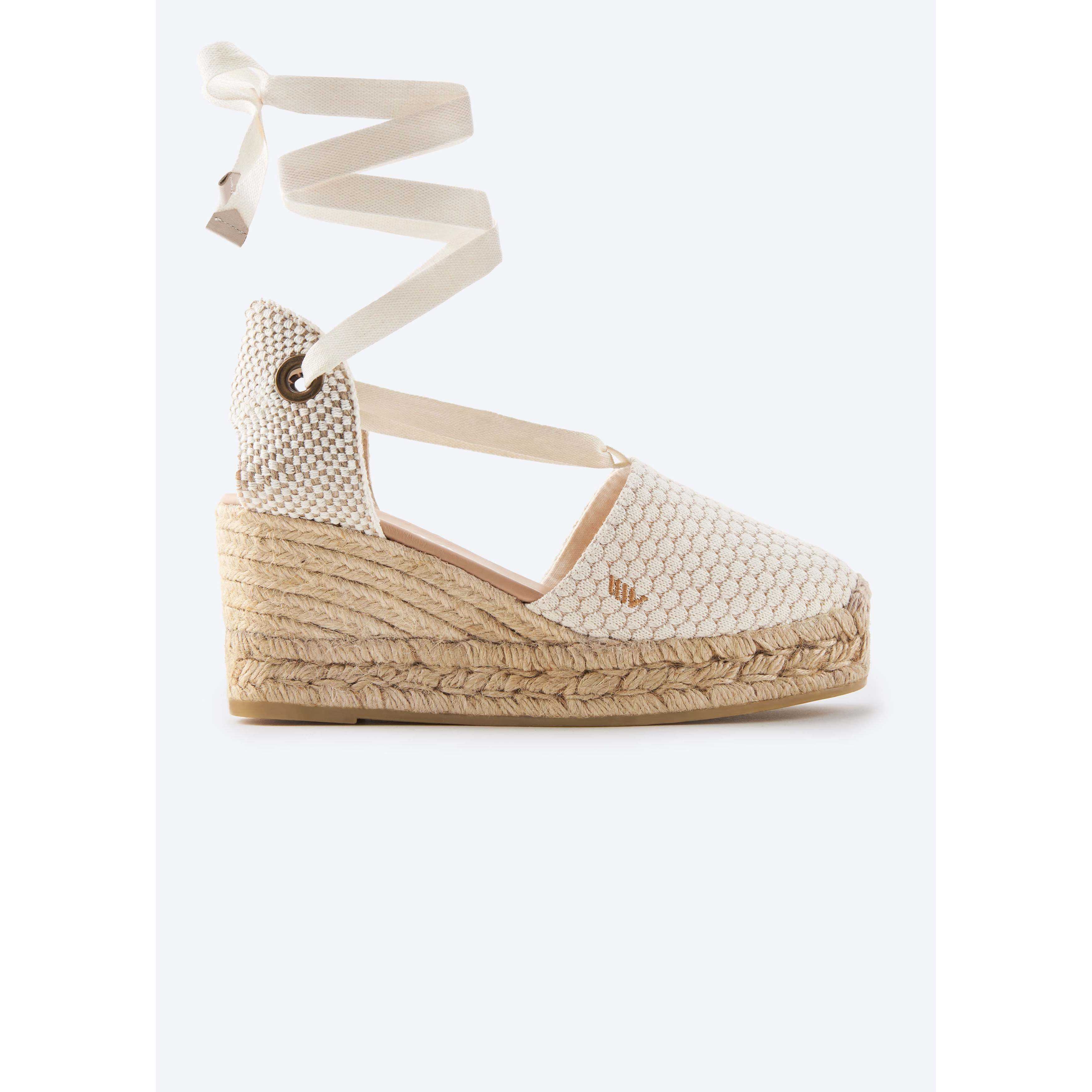 ตาข่ายสีขาว