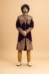 Designer Groom Sherwani en perles de verre en cristal noir orné d'or Chudidhar étole Dabka travail grande taille pour mariage 2024 - Product Image 2