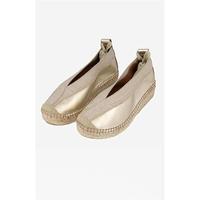 Espadrille à talon compensé fermé et talon bas