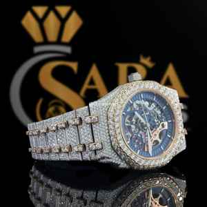 Reloj de movimiento automático de diamante VVS Moissanite totalmente helado para hombre de lujo con esfera de esqueleto azul y detalles dorados - Product Image 1