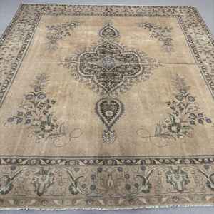 Alfombra Turca Vintage de 9.8x10.4 pies (298x318 cm), Alfombra Marrón con Diseño de Plantas y Árboles - Product Image 1