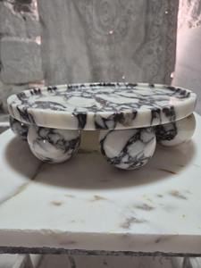 Plateau en marbre blanc et noir de créateur avec contraste élégant Utilisation polyvalente pour servir la vanité de décor et la décoration de table moderne - Product Image 3