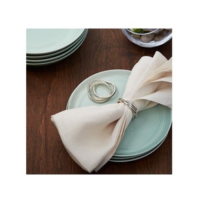 Rond de serviette en métal fini antique rustique élégant pour les dîners de vacances ou la décoration de table de mariage avec des détails fins - Product Image 4