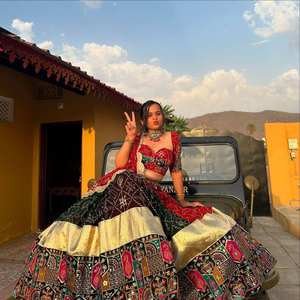 Navratri Muselina especial Algodón Impreso digital y trabajo de espejo real Gota Patti Lace Border Lehenga Choli Hand Work Lace Dupatta - Product Image 3