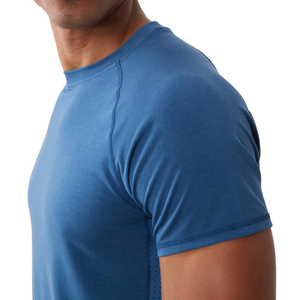 T-shirt de sport premium pour homme avec logo personnalisé, coupe performance, tissu respirant et extensible, idéal pour la gym, l'entraînement, la course et les activités sportives - Product Image 2
