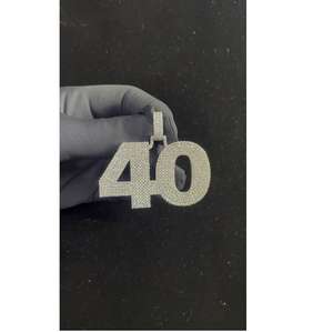 จี้เพชรประดับตัวเลขสั่งทำ คุณภาพส่งออก เงินแท้ 925 พร้อมสร้อยฮิปฮอป สำหรับผู้หญิง แฟชั่นงานปาร์ตี้ - Product Image 1