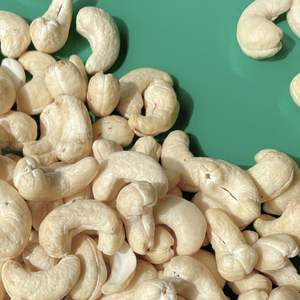 Prix d'usine bon marché Noix de cajou brutes du Vietnam Noix de cajou brutes W180 Prix Noix de cajou entières avec taxe gratuite - Product Image 1