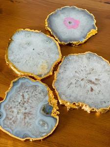 Posavasos de piedra de cristal de ágata blanca con borde dorado - Product Image 2