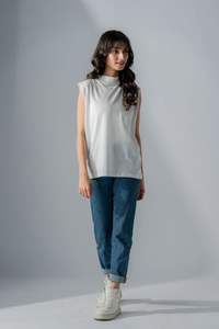 Camiseta sin mangas atlética de gimnasio de secado rápido para mujer OEM 5% Spandex 95% poliéster con dobladillo curvo y decoración de logotipo Top de gimnasio para mujer - Product Image 3