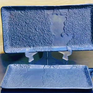 ถาดเสิร์ฟโลหะทรงสี่เหลี่ยมผืนผ้าเกรดเชิงพาณิชย์งานแฮนด์เมดคุณภาพระดับพรีเมียมดีไซน์ใหม่ชุบทองสำหรับร้านอาหาร - Product Image 2