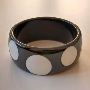 Bracelets en résine violette et rouge Style citrouille en différentes couleurs Bracelets et bracelets en résine colorée - Product Image 1