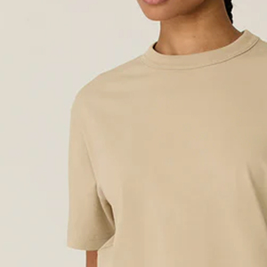 T-shirts pour femmes en tissu mélangé coton, décontractés, pour un usage quotidien, service OEM, design tendance, impression graphique élégante, haute qualité - Product Image 3