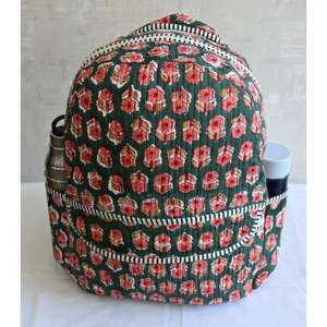 Mini Mochila Acolchada con Estampado Floral Indio en Algodón, Hecha a Mano, Estilo Boho, Ligera, con Cierre, para la Escuela y la Playa - Product Image 4