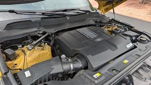 รถยนต์ Range Rover Autobiography Fifty P525 ปี 2021 สภาพดีเยี่ยม รุ่นที่ 1 จาก 1970 Fifty Editions เครื่องยนต์ V8 ซูเปอร์ชาร์จ 518 แรงม้า ระบบขับเคลื่อน 4 ล้อ สี Bahama Gold - Product Image 6