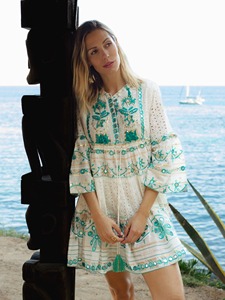 Robe de soirée haute couture brodée imprimée tricotée à la main de créateur à manches trois-quarts pour femmes - Product Image 3