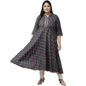 ชุดคุर्ติอานาร์กาลีผ้าฝ้ายสีเทาพิมพ์ลายดอกไม้สำหรับผู้หญิงไซส์พลัส พร้อมเสื้อและเสื้อเชิ้ตประดับลายดอกไม้ - Product Image 1