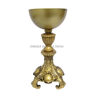Good Quality Metal <b>Vases</b> <b>Set</b> in Elegant Gold Color with Classic Bowl Shape and Intricate Design Perfect for Luxurious Decor - Product Image 1