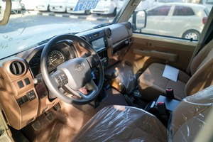 TOYOTA LAND CRUISER 76 SERIES STANDARD - TRANSMISSION MANUELLE SWB - SUPER PROPRE - Product Image 2