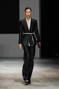 Pantalons et pantalons de haute couture ODM pour femmes, pantalons élégants à taille haute, en laine et soie, à jambes larges, pantalons pour femmes WhiteAnt - Product Image 2