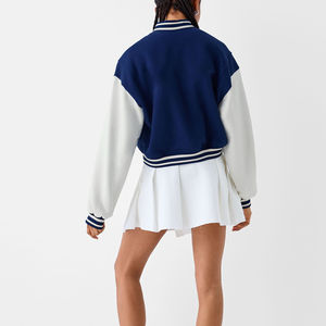 Veste universitaire pour femmes Crop imperméable respirant coton personnalisable Service OEM pour rue Baseball Softball vêtements de moto - Product Image 2