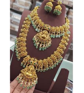 Magnifique ensemble collier et boucles d'oreilles plaqué or de qualité supérieure pour femme, idéal pour mariage, fiançailles, anniversaire, fête, en laiton - Product Image 1