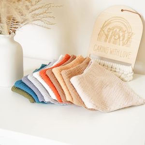 Bavoirs bébé en mousseline douce absorbants et réglables avec boutons-pression faciles, parfaits pour la dentition et la bave - Product Image 1