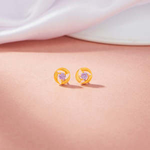 Boucles d'oreilles clous papillon en diamant taille princesse en or rose, blanc et jaune - Product Image 1