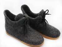 Bottes d'extérieur toutes saisons en feutre de laine écologique, confortables, faites à la main au Népal, Kriti Craft, couleur charbon, design lacé, ISO