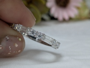 Anillo de Compromiso y Eternidad Lurba Jewels con Moissanita de Corte Baguette de 1.30 CT, Oro Blanco Sólido de 14K, Apilable, para Aniversario - Product Image 6