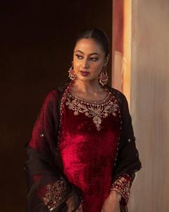 Top de terciopelo pesado con trabajo pesado bordado pesado Dupatta Set Salwar Kameez Set Kurti Pant con trabajo de encaje elegante Dupatta - Product Image 1