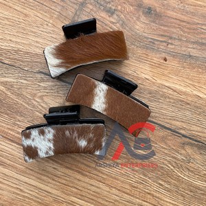 Pinzas de pelo de piel de vaca grandes personalizadas de marca, pinzas de pelo occidentales personalizadas, accesorios de cuero genuino para ocultar el pelo para mujer - Product Image 1