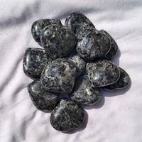 Cœur en larvikite poli de haute qualité, sculpté à la main, cristal chatoyant, décoration Feng Shui pour la maison, vente en gros de pierres de poche pour cadeaux