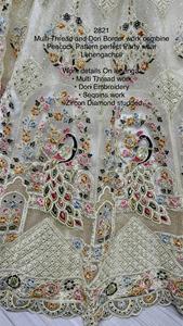 Lehenga Choli de style classique avec broderie multi-fils motif paon, bordure, longueur au sol, silhouette trapèze, style cathédrale/royal - Product Image 6