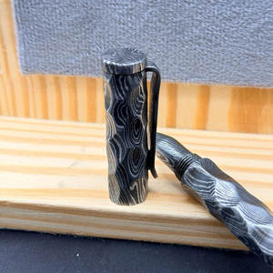 Pluma de Acero de Damasco Personalizada, Pluma de Lujo Hecha a Mano, Instrumento de Escritura Artístico para Regalo, Coleccionistas y Profesionales - Product Image 6