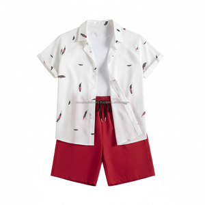 Ensemble de shorts imprimés pour hommes sur mesure OEM - Chemise à manches courtes à motif plume blanche et short rouge, tenue d'été 2 pièces - Product Image 1