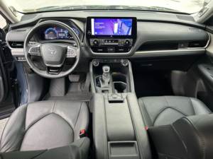 Limpio de segunda mano 2024 Toyo_ta Grand Highlander Limited FWD - Product Image 5