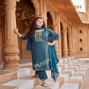 Belle tenue de soirée de créateur Attrayant Pure Viscose Simmer Roman avec broderie et imprimé or Kurti Pant et Dupatta - Product Image 1