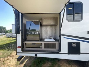 Fournisseur de caravanes d'occasion 2021 Cross Roads RV Sunset Trail 253 RB à vendre pour le camping et les voyages - Product Image 6