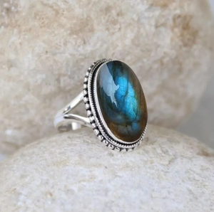 Wholesale 925 Sterling Silver Boho <b>Ring</b> High Quality Oval Shape Natural Labradorite Gemstone Romantic Style Factory Price <b>Rings</b> - Product Image 1