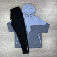 Ensemble de survêtement 3 pièces personnalisé pour homme : veste coupe-vent à capuche, pantalon de jogging et t-shirt de sport à séchage rapide pour la course et l'entraînement en extérieur